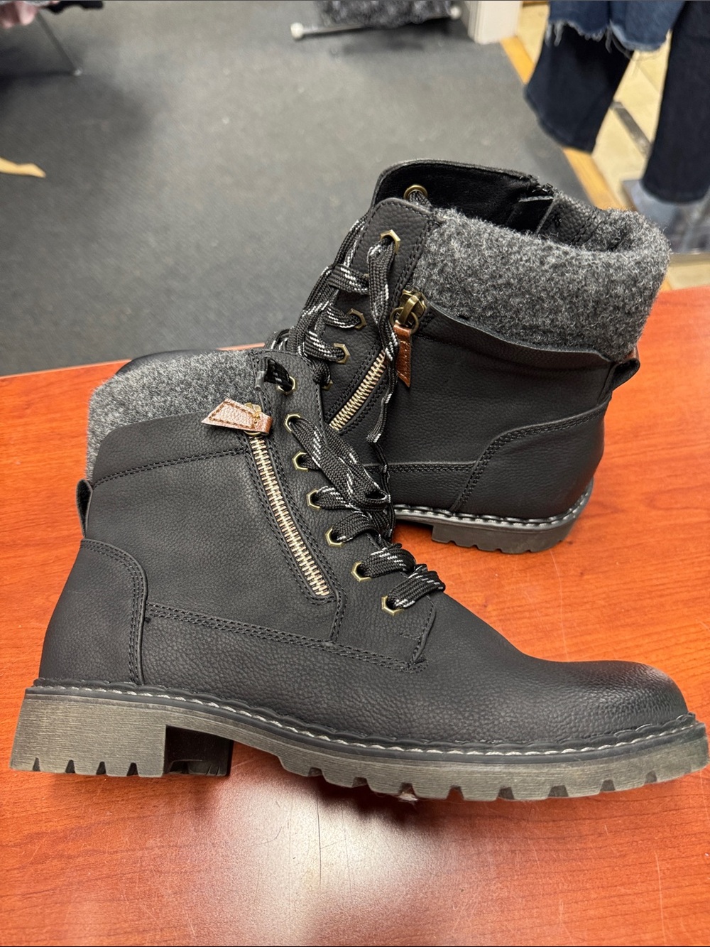 Maurices boots size 10 // 092419